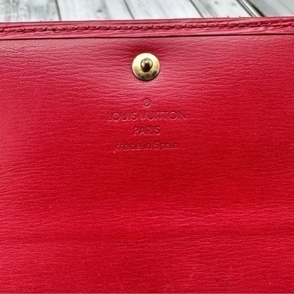 AUTHENTIC Louis Vuitton Epi leather trifold wallet/billfold. Red.